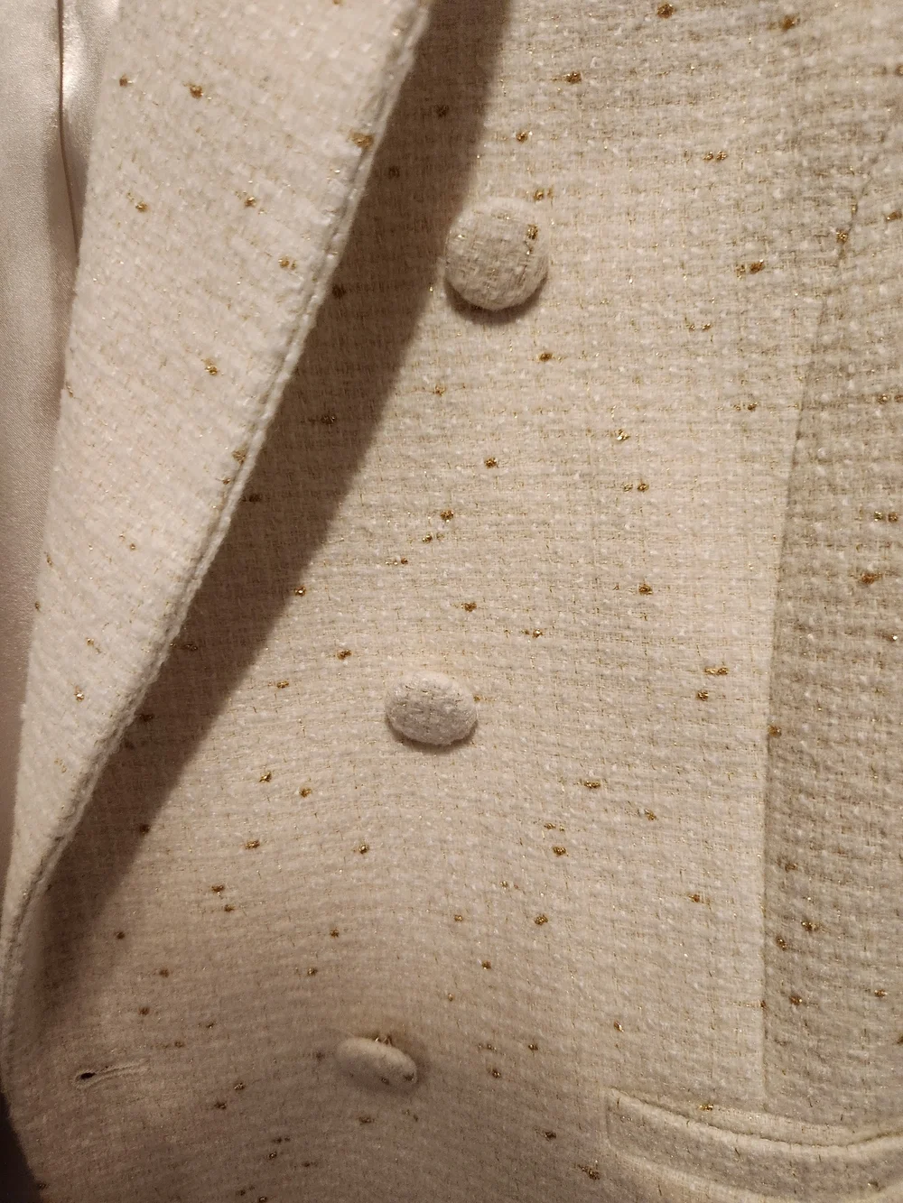 Cropped Double-Breasted Cream Tweed Blazer - Picture 3 of 4